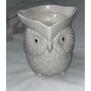 White Ceramic wax warmer from Scentsy, Whoot Owl full size - new bulb